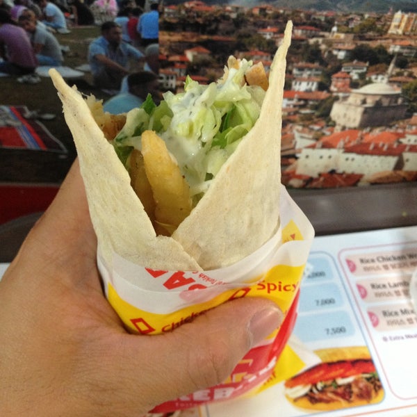 Foto diambil di Mr. Kebab Itaewon Halal Food oleh Jan G. pada 5/17/2013