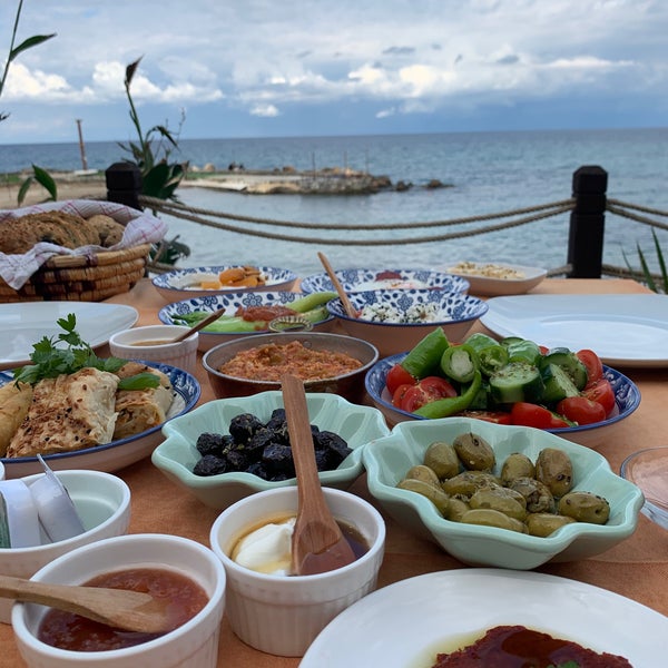 Foto tomada en Hanımeller Restaurant &amp; Cafe &amp; Bar  por Nursel İ. el 11/29/2019