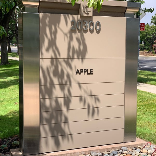 Галерея apple. Apple бразилия. Фамилия apple. Фамилия apple. Корпус логотип.