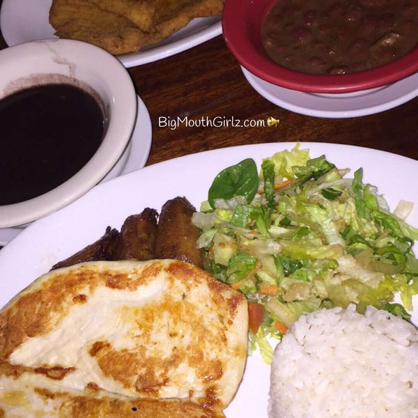 Снимок сделан в Latinos Restaurante пользователем KatrinaG 2/15/2016