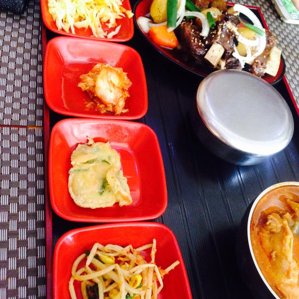 Корейская кухня для фаст фуда. Национальная кухня кореи. Korean fast. Традиционная корейская еда. Соджеби блюдо корейское.