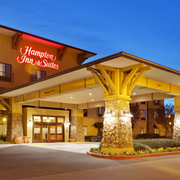 Photo taken at Hampton Inn &amp; Suites by Hampton Inn &amp; Suites Windsor-Sonoma Wine Country on 3/11/2014