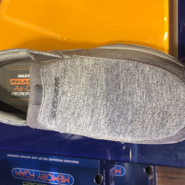 Skechers top mid valley
