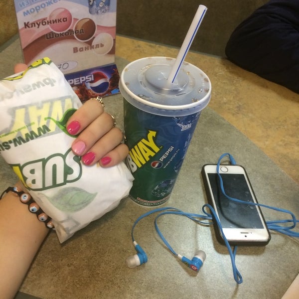 Foto diambil di SUBWAY oleh Kati Berkut🍉 pada 11/13/2014