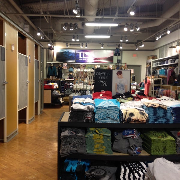 Aéropostale Clothing Store in Glendale