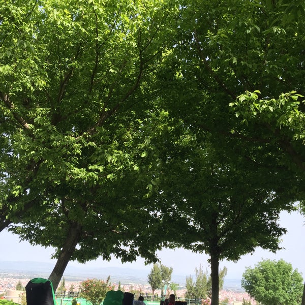 Photo taken at Yukarı Bira Bahçesi by Toylan A. on 5/16/2015