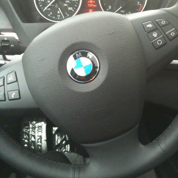 รูปภาพถ่ายที่ Karl Knauz BMW โดย M B. เมื่อ 1/5/2013