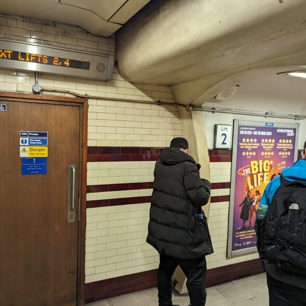 Photo taken at Belsize Park London Underground Station by Eric R. on 3/19/2024