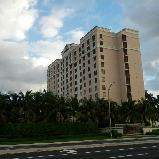 รูปภาพถ่ายที่ Renaissance Fort Lauderdale Cruise Port Hotel โดย Eric R. เมื่อ 11/11/2012