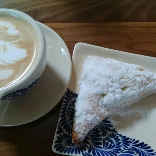 Great lattes and fun treats. Got the rose raspberry jam empanada and the La lady totra