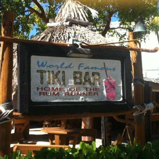 Foto tirada no(a) Tiki Bar por Bobby J. em 11/24/2012