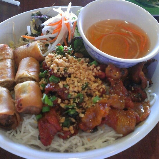 Grilled pork and eggroll vermicelli here is abnormally delicious.