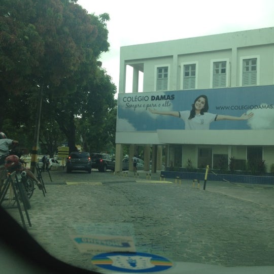 Damas na escola