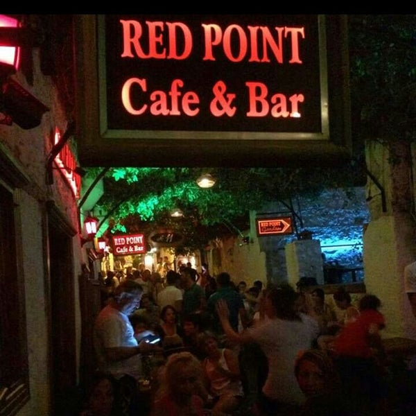 Foto tirada no(a) Red Point Cafe&amp;Bar por Harun S. em 5/7/2015