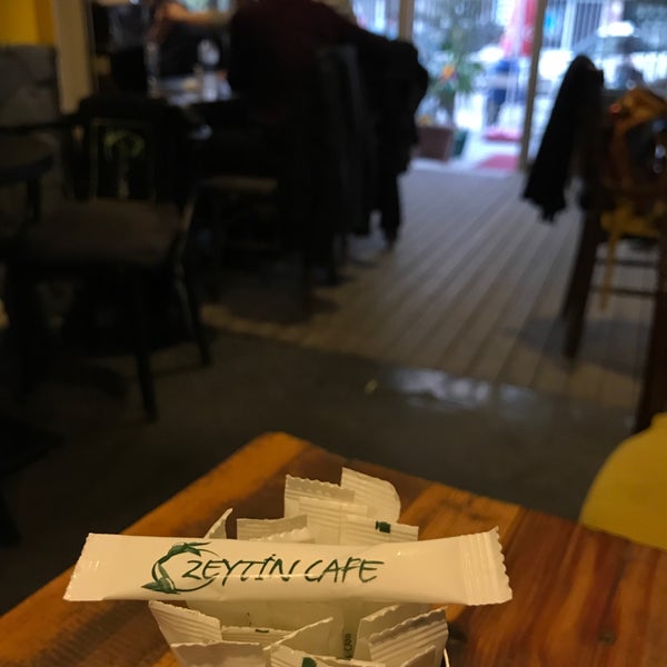 Foto diambil di Zeytin Cafe oleh İnanç A. pada 12/13/2017