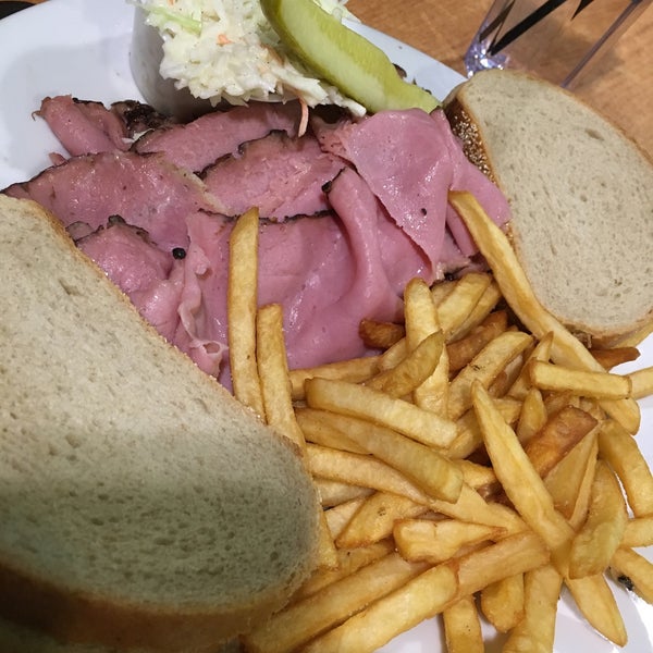 Moe's Deli & Bar (Now Closed) Dorval, QC