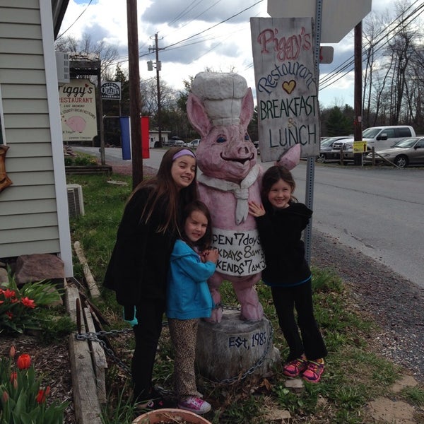 Photo taken at Piggy&#39;s Restaurant by Cliff S. on 5/3/2014