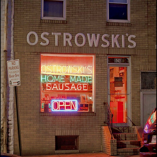 3/12/2014 tarihinde Ostrowski&#39;s Famous Polish Sausageziyaretçi tarafından Ostrowski&#39;s Famous Polish Sausage'de çekilen fotoğraf