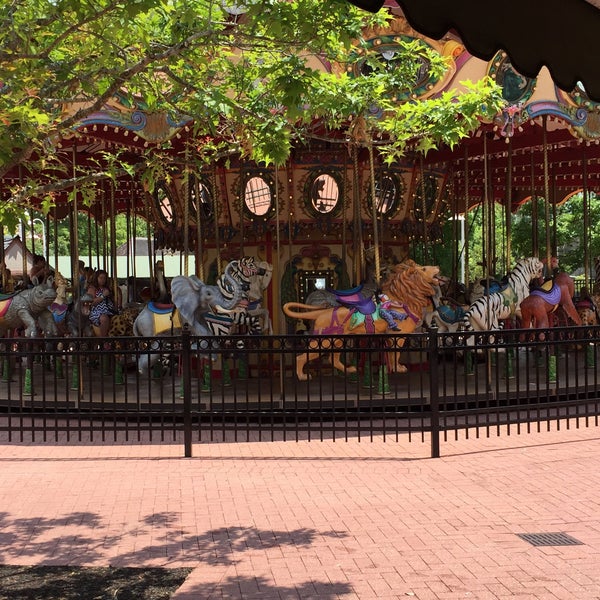 Audubon Zoo Carousel Zoo Exhibit in Audubon