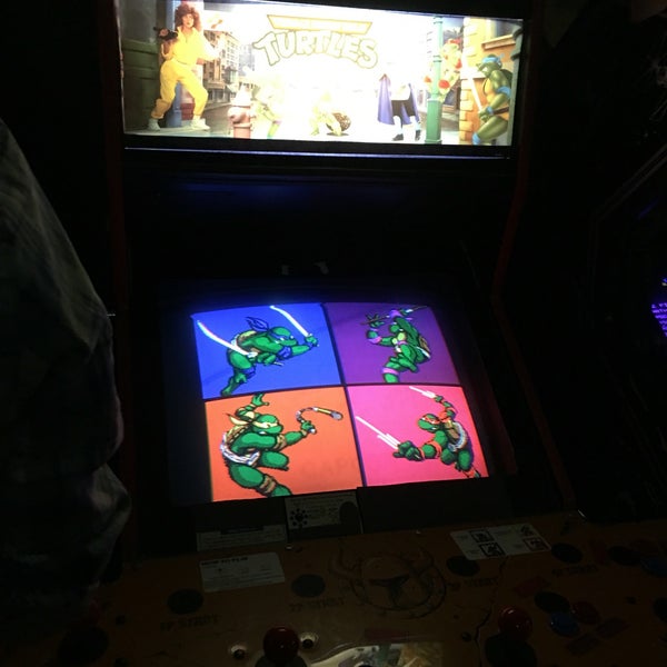 Foto scattata a Two-Bit&#39;s Retro Arcade da Ben G. il 8/20/2016
