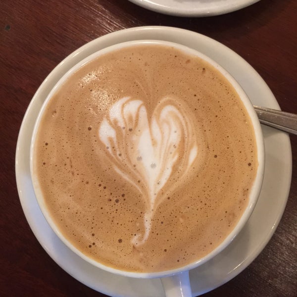 Foto tirada no(a) Coffee Roastery por Jennath Nice S. em 2/26/2015