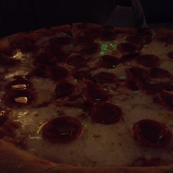 9/21/2014 tarihinde Jennath Nice S.ziyaretçi tarafından Pellicola Pizzeria'de çekilen fotoğraf