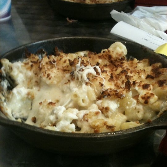 Снимок сделан в Cheese-ology Macaroni &amp; Cheese пользователем Sally D. 9/30/2012