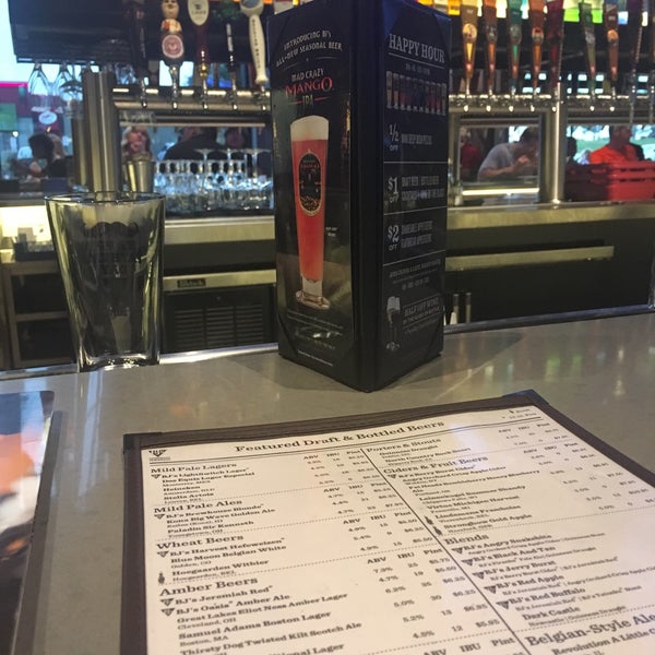 Photo taken at BJ&#39;s Restaurant &amp; Brewhouse by Charles W. on 6/15/2017