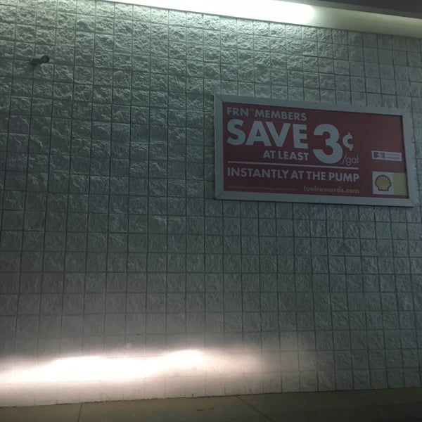 Shell Fuel Station in Youngstown