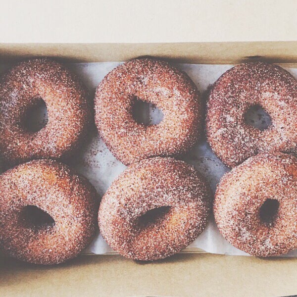 Foto tirada no(a) Underwest Donuts por Kelsey T. em 4/22/2015