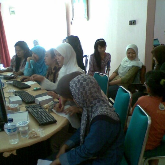 Das Foto wurde bei Rumah Blogger Indonesia von Pradna am 11/18/2012 aufgenommen