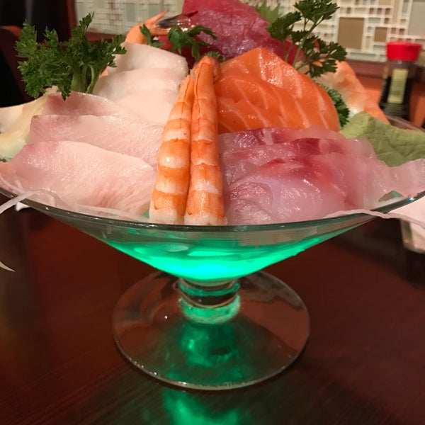 Foto tirada no(a) Yoshimama Japanese Fusion &amp; Sushi Bar por Maggie Y. em 5/17/2017