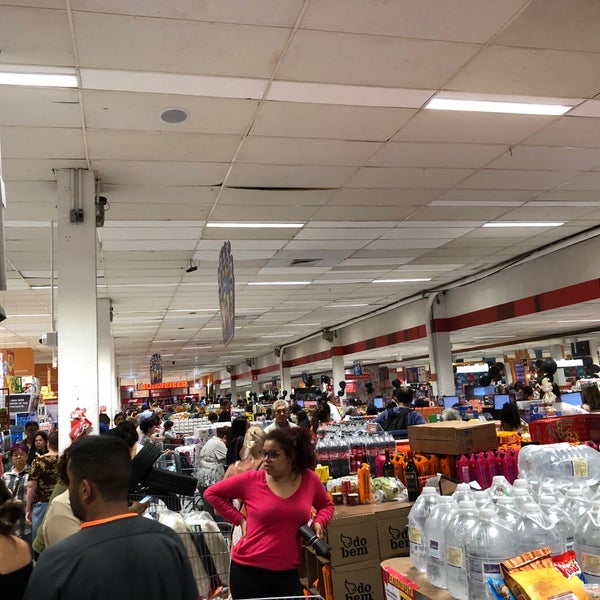 Photo taken at Extra Hipermercado by Jorge A. on 11/29/2019