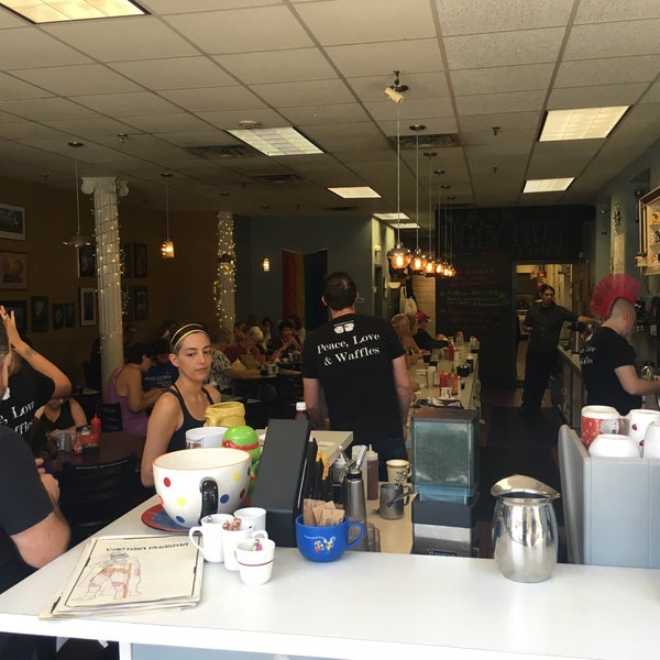 8/5/2016 tarihinde Jessica B.ziyaretçi tarafından The Ugly Mug Diner'de çekilen fotoğraf