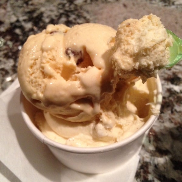 2/24/2014 tarihinde Jessica B.ziyaretçi tarafından Glacé Artisan Ice Cream'de çekilen fotoğraf