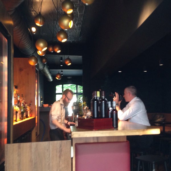 Foto diambil di Bijou Cocktail Bar oleh Tineke V. pada 6/19/2016