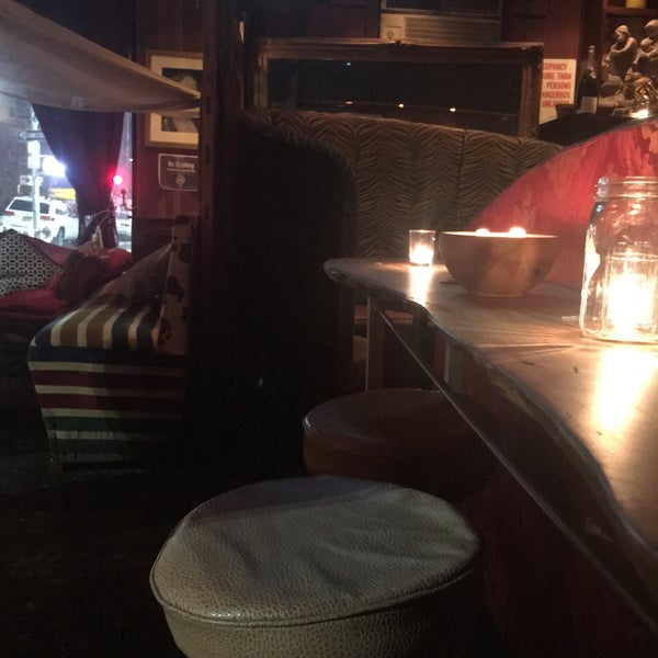 Das Foto wurde bei Delia&#39;s Lounge &amp; Restaurant von Olha B. am 9/1/2016 aufgenommen