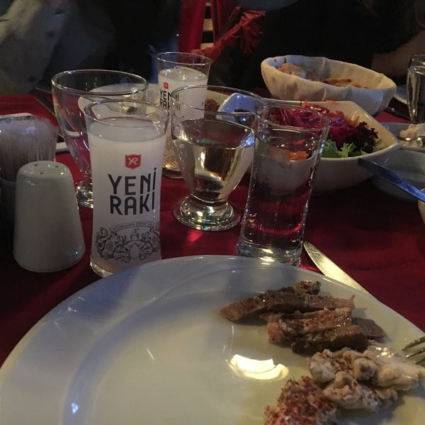 Foto tirada no(a) Taşplak Restaurant por Volkan A. em 2/3/2018