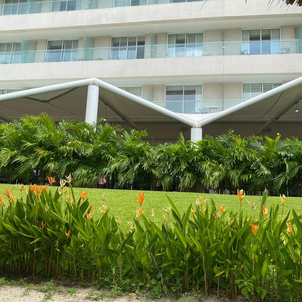 Foto diambil di Resort Mundo Imperial oleh Gaby E. pada 7/16/2022