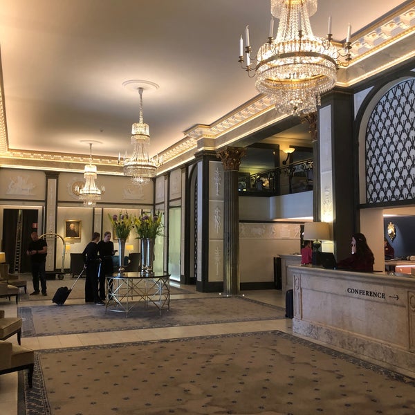 รูปภาพถ่ายที่ Grand Hôtel Stockholm โดย Kristian R. เมื่อ 6/5/2022