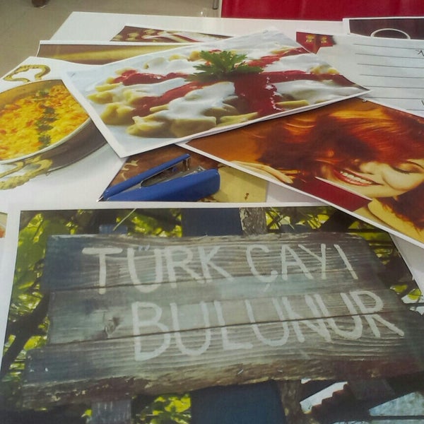 รูปภาพถ่ายที่ Devran Çiğ Köfte &amp; Cafe โดย hallimece เมื่อ 11/20/2014