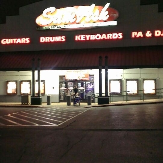 Sam Ash Music Stores San Antonio, TX'da fotoğraflar