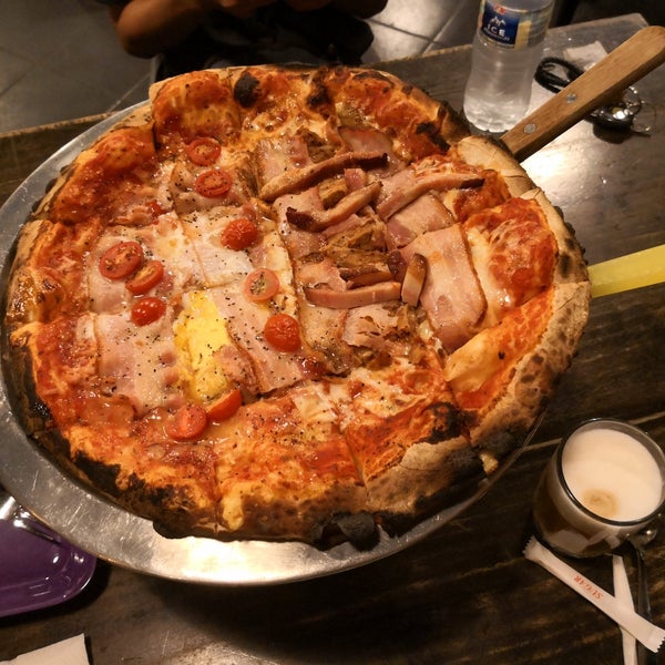 Foto tomada en Michelangelo&#39;s Pizzeria  por HKTEOH el 12/2/2017