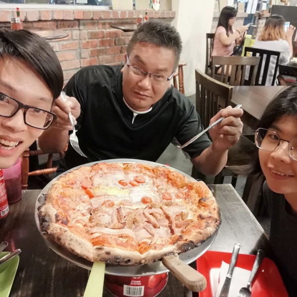 Photo prise au Michelangelo&#39;s Pizzeria par HKTEOH le12/2/2017
