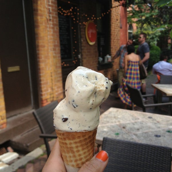 Das Foto wurde bei Jeni&#39;s Splendid Ice Creams von Stacey H. am 6/22/2013 aufgenommen