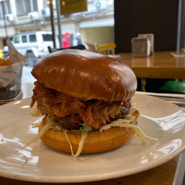Foto scattata a Boom! Burgers da Ivan I. il 11/27/2019