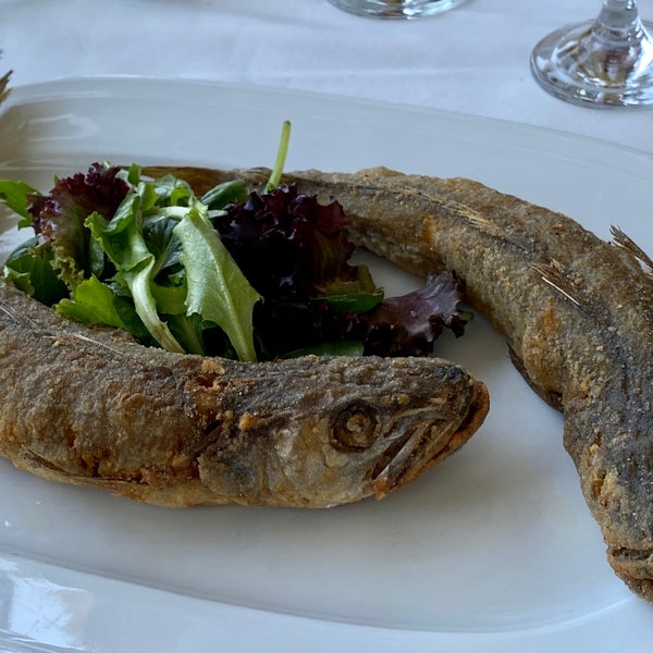 Photo prise au Kalamatianos Seafood Restaurant par Ivan I. le7/13/2021