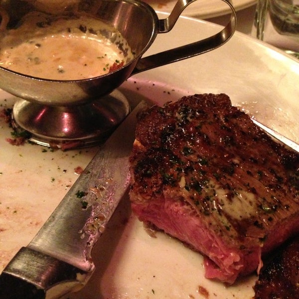 Photo taken at Sullivan&#39;s Steakhouse by EVAN R. on 3/28/2013