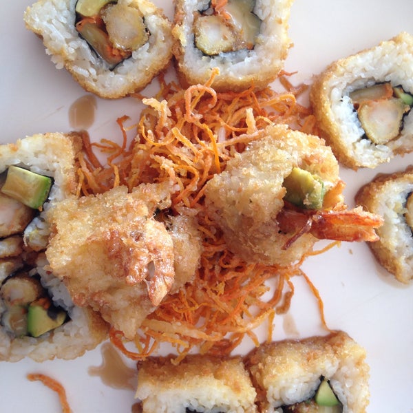 4/15/2015 tarihinde Nancy C.ziyaretçi tarafından Sushi Co'de çekilen fotoğraf