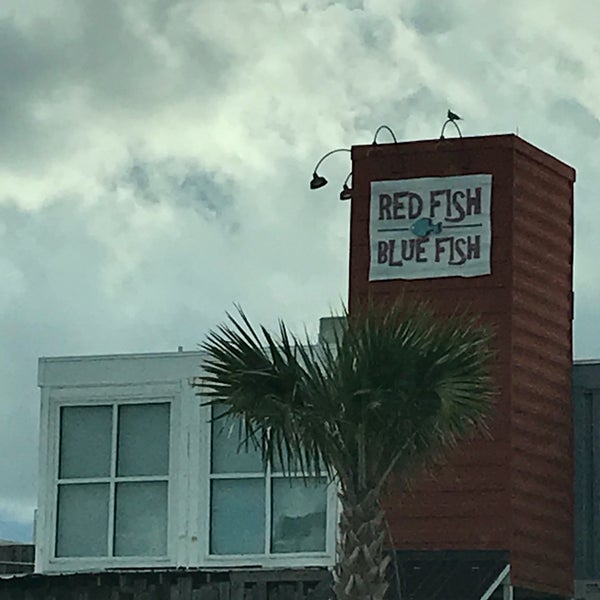 Photo taken at Red Fish Blue Fish by Andrew M. on 9/11/2018